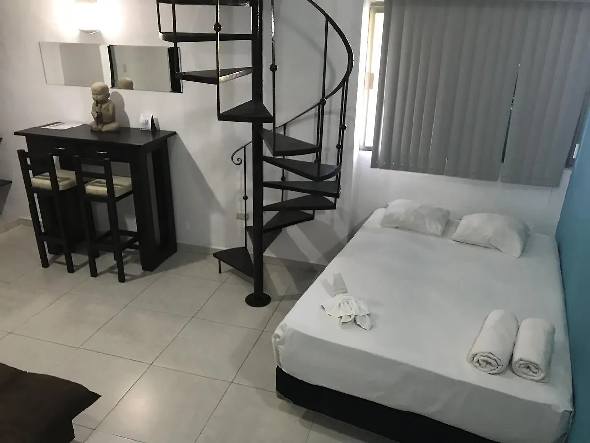 Easy Hotel بلايا ديل كارمن