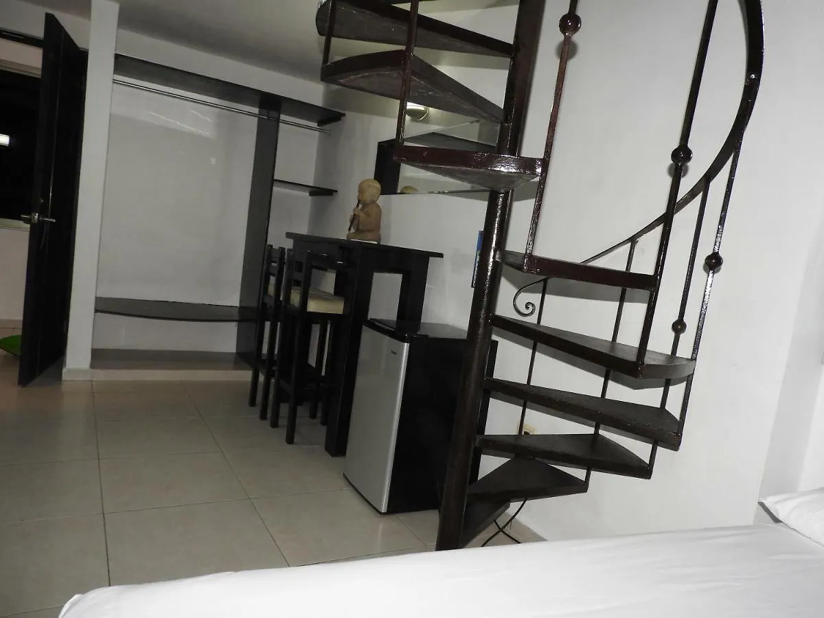 Easy Hotel بلايا ديل كارمن
