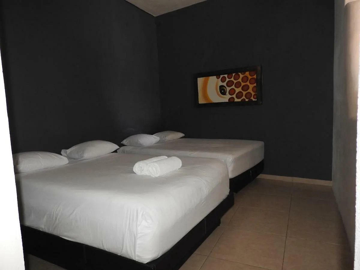 Easy Hotel بلايا ديل كارمن
